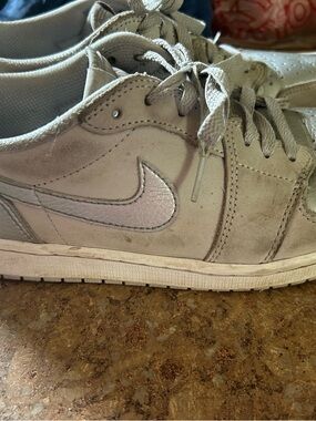 Nike Men’s Low-Top Sneakers in Light Gray